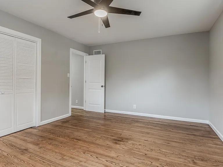 349 SE Rockwood Ave — Photo 38