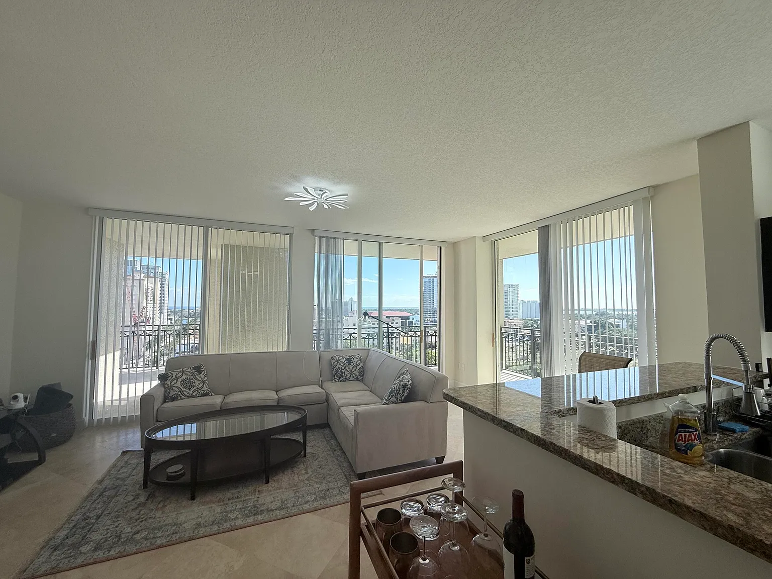 3 bed, 2.0 bath, 1606 sqft, $6,000 — Photo 4