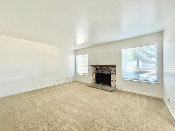 3rd image of 1470 Diablo Dr APT A