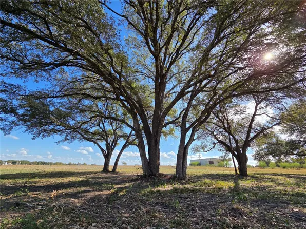 1109 E Old Hallettsville Road, Flatonia, TX 78941