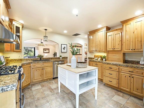 5th image of 17235 Hill Rd