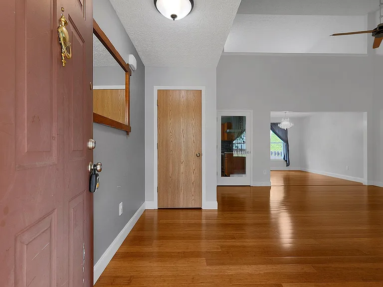 299 Iris Trail Dr — Photo 2