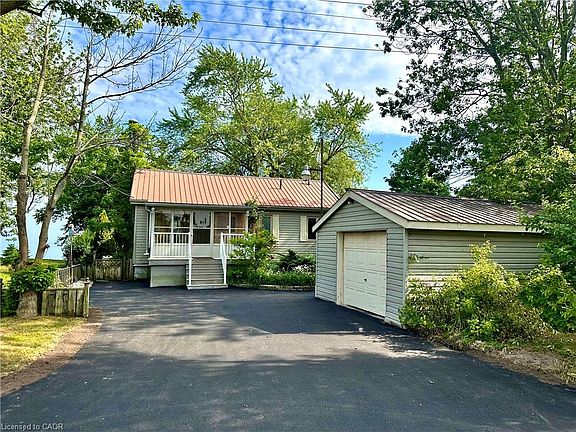 4th image of 2592 Lakeshore Rd