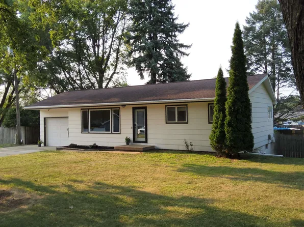915 N Locust St, Avoca, IA 51521