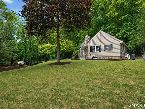 3rd image of 818 Middlebury Road
