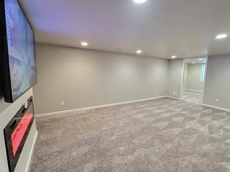 Aqua Ave — Photo 11