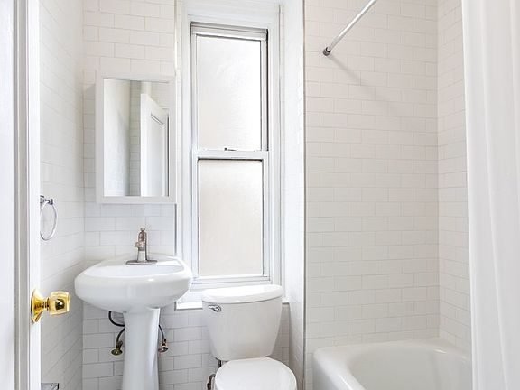 5th image of 325 W 45th St APT 712
