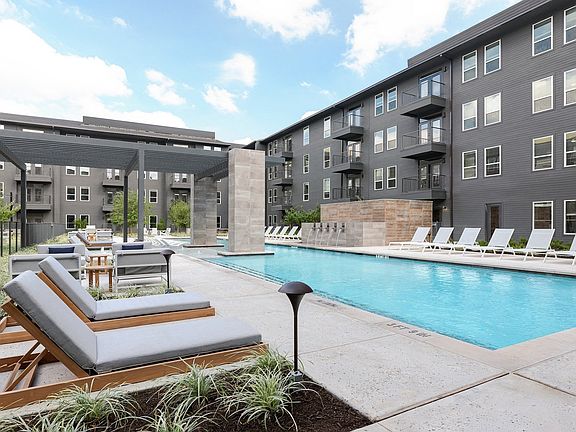 The amenity offering of Windsor South Congress has been tailored to serve all of your daily lifestyle needs.