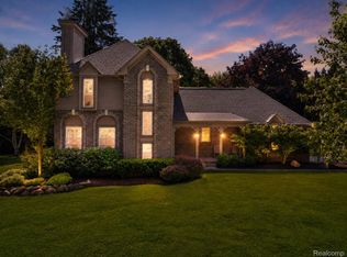 6182 Ledwin Dr, Troy, MI 48098