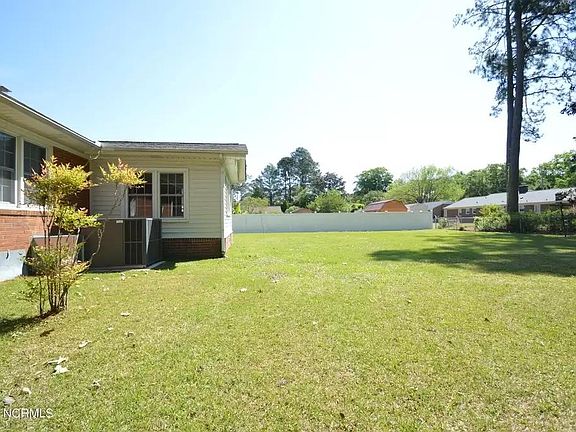 3rd image of 1210 Oakview Dr