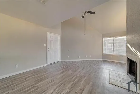 2 bed, 894 sqft, $1,400 — Photo 3