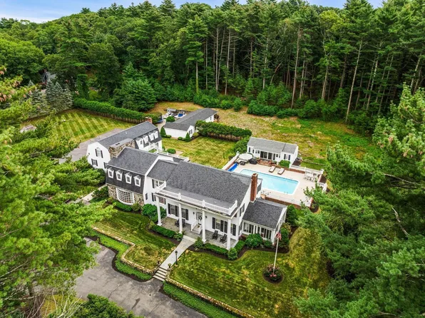 28 Pineswamp Rd, Ipswich, MA 01938