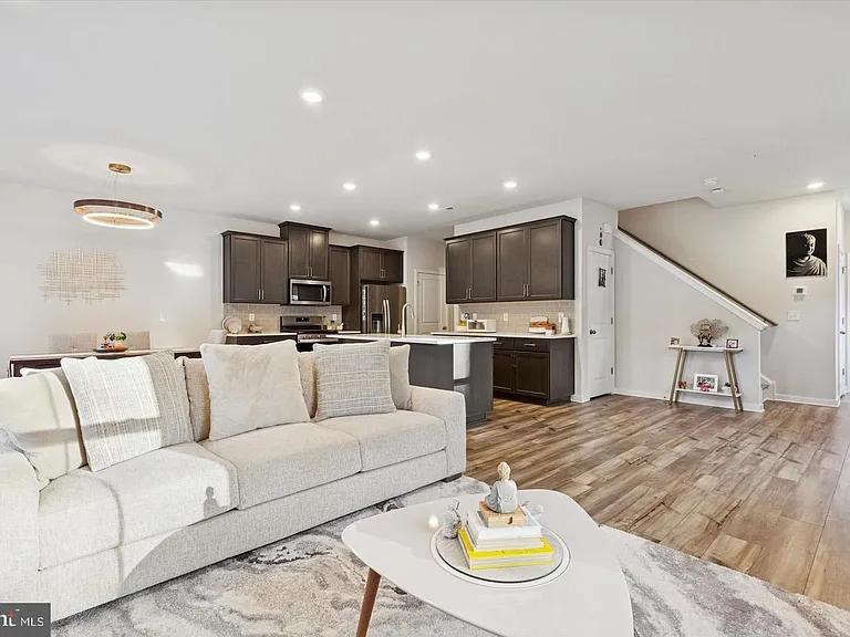 141 Four Leaf Dr — Photo 4