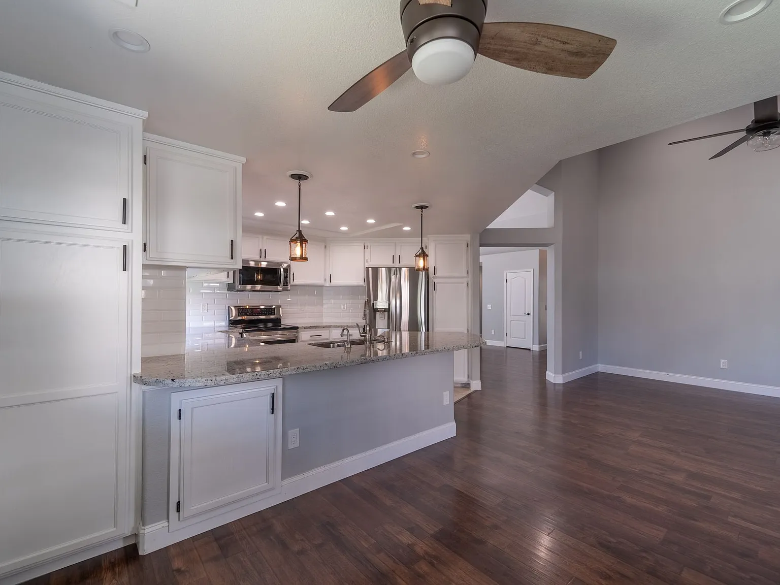 3 bed, 1749 sqft, $2,900 — Photo 3