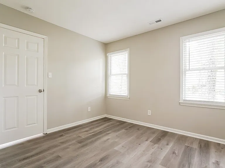 1011 Laurens Way — Photo 16