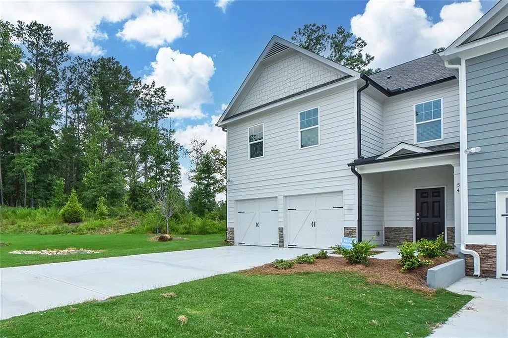3 bed, 2.5 bath, 2222 sqft, $2,600 — Photo 3