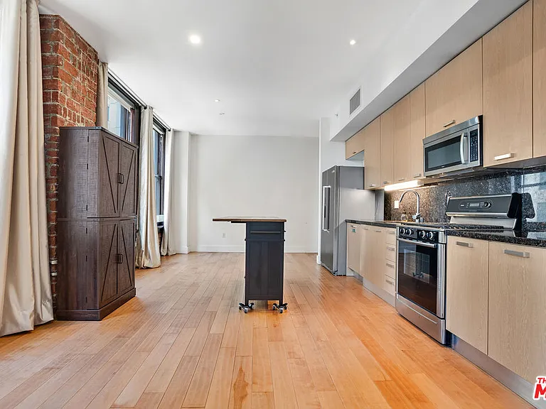 460 S Spring St #512 — Photo 25