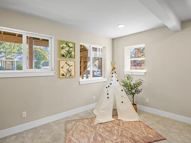 9547 Wallingford Ave N — Photo 30