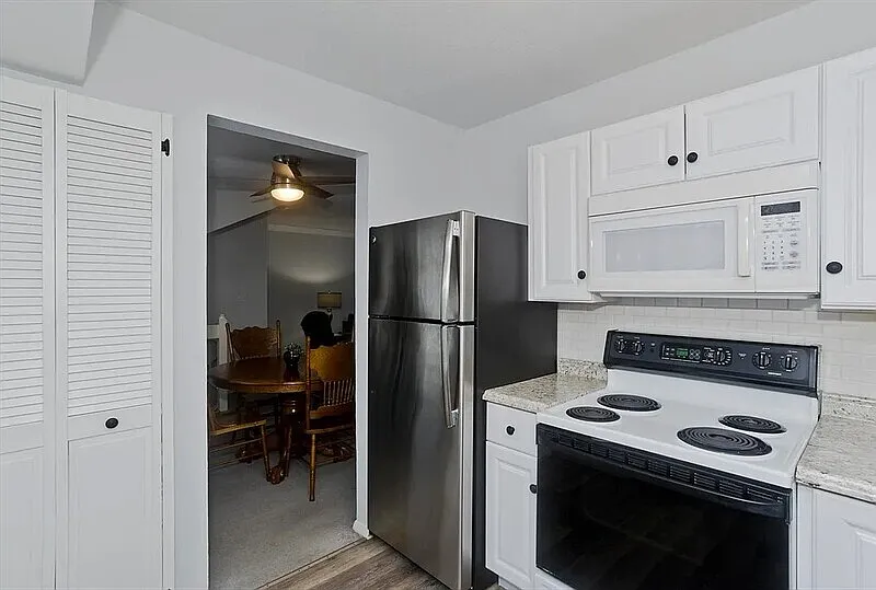 1 bed, 1.0 bath, 868 sqft, $1,320 — Photo 4