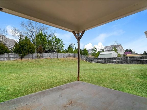 4th image of 44 Colonial Cir