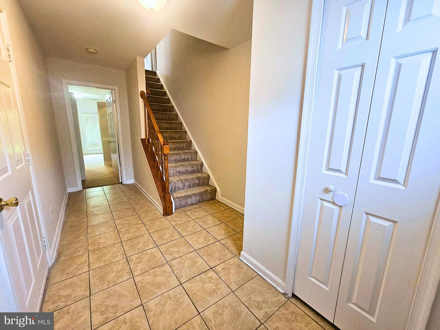3 bed, 4.0 bath, 1992 sqft, $2,595 — Photo 2