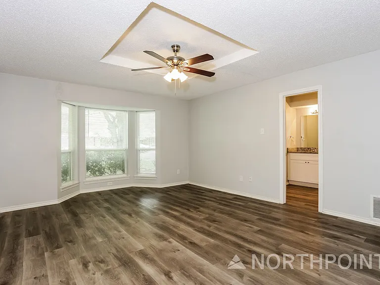 422 Ash Ln — Photo 7