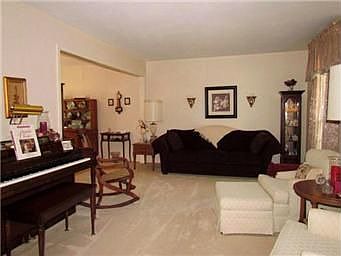 5th image of 10915 Harrison St