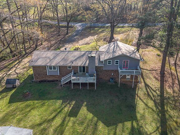 4th image of 672 Thomas Rd