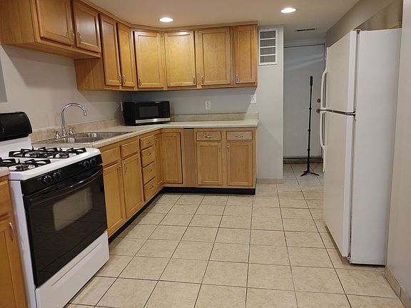 5th image of 904 N Homan Ave #1