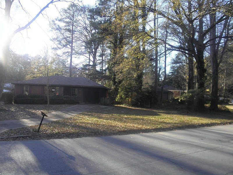 2nd image of 3167 Beech Dr