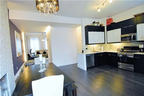 Sold by R New York | media 1