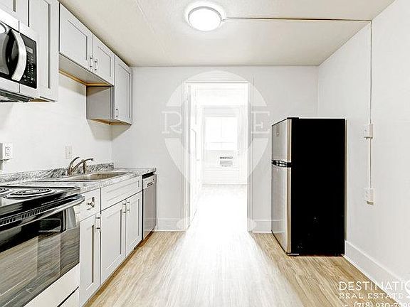 2nd image of 606 W 17th St APT 303