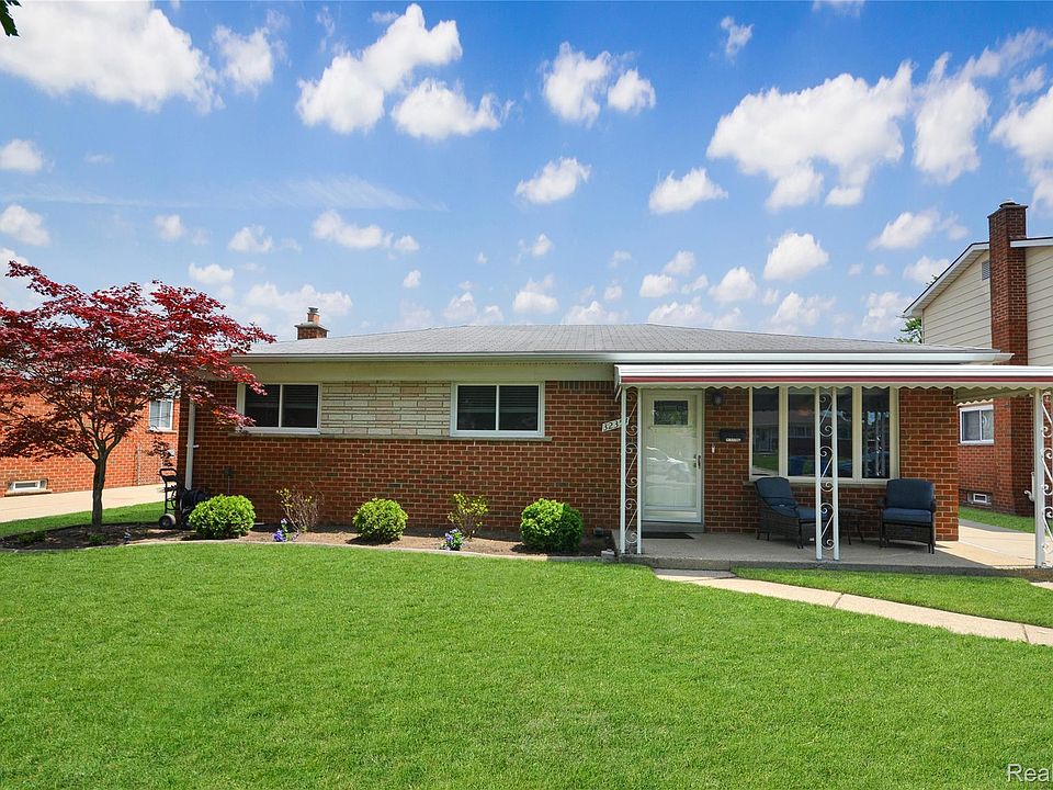 1st image of 32354 Beechwood Dr