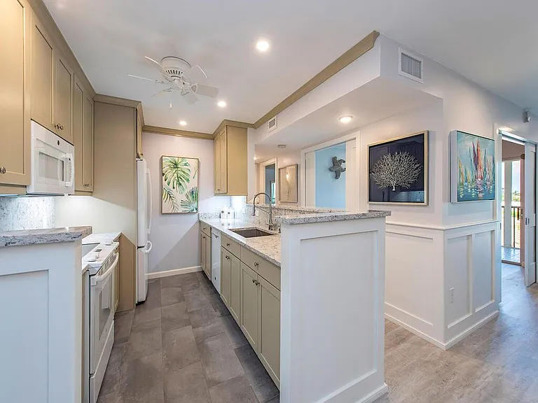555 Park Shore Dr #508 — Photo 3