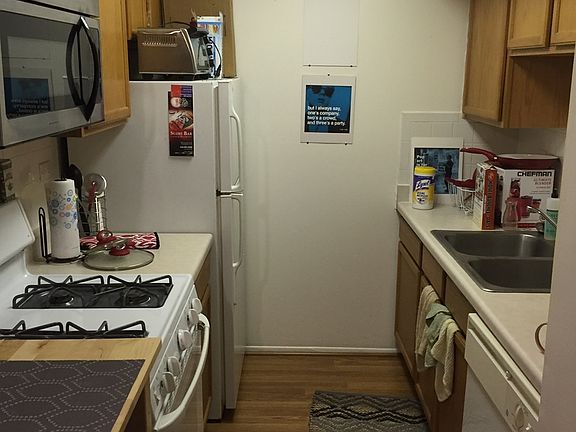 3rd image of 1886 Somerset Dr