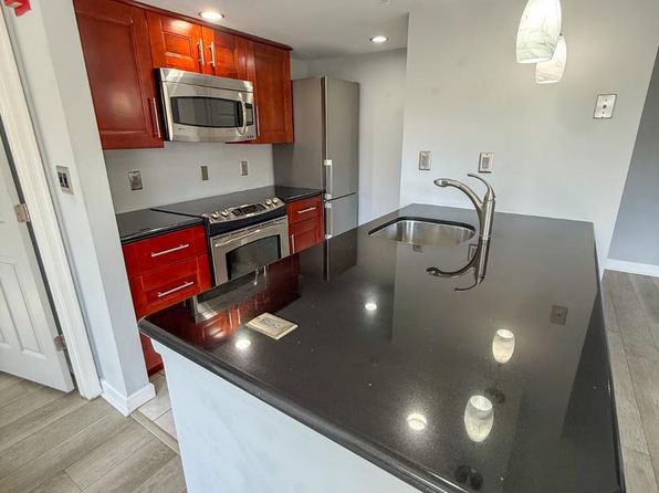 921 Hillside Lake Ter APT 306