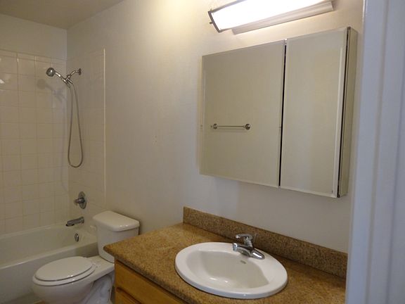 4th image of 2131 Lakeview Cir