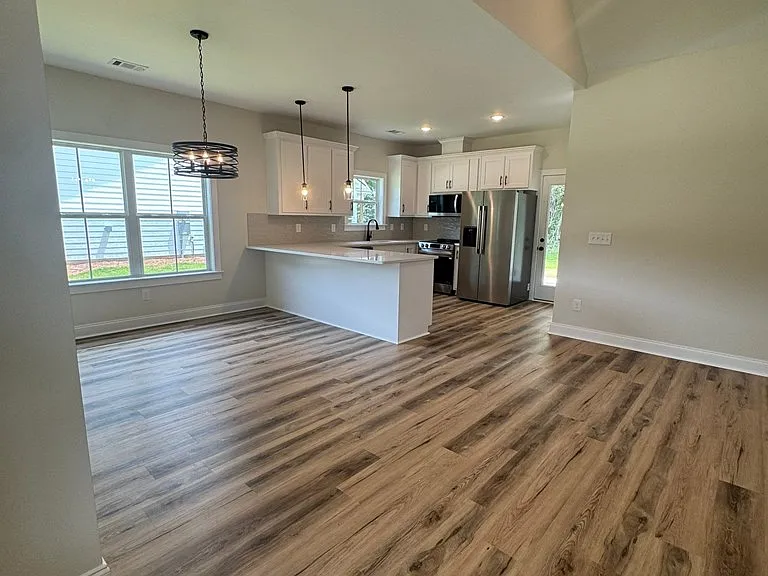 201 Oak Ave — Photo 3
