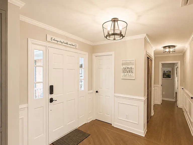 1360 Sycamore Rd — Photo 2