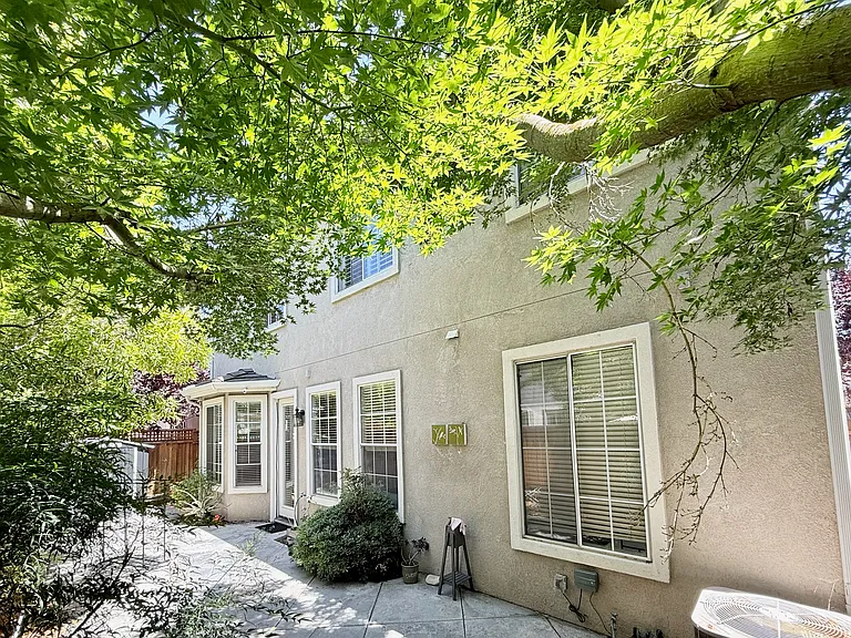 863 Dederick Ct — Photo 62