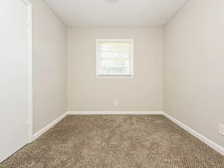 181142_023_main_bedroom_12962876.jpg
