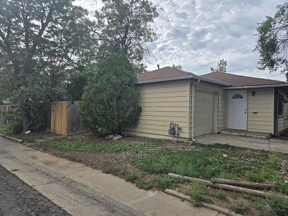 798 Galena St