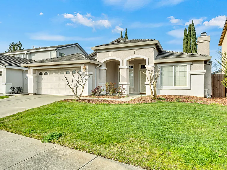 8795 Monterey Oaks Dr — Photo 4