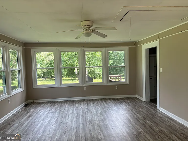 1402 Dewey St — Photo 36