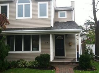 24 Kaywood Rd, Port Washington, NY 11050