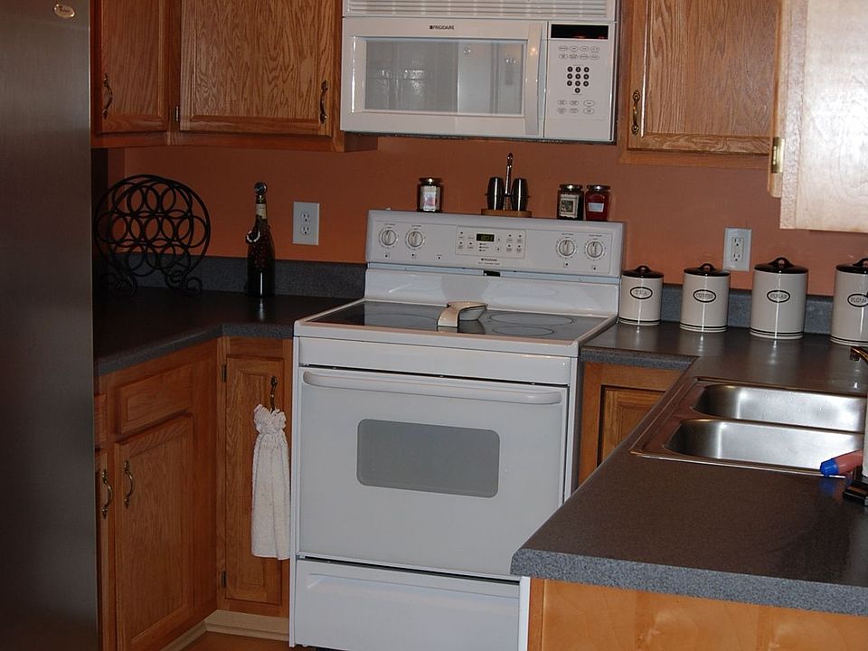 2nd image of 216 Williamsgate Ct