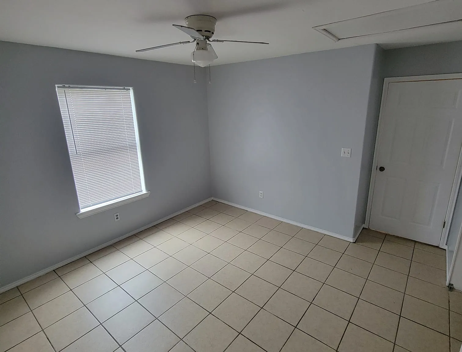 2206 Kimberly Ln - 2 — Photo 3