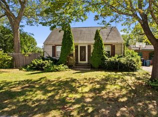 40 Pilgrim Dr, North Kingstown, RI 02852