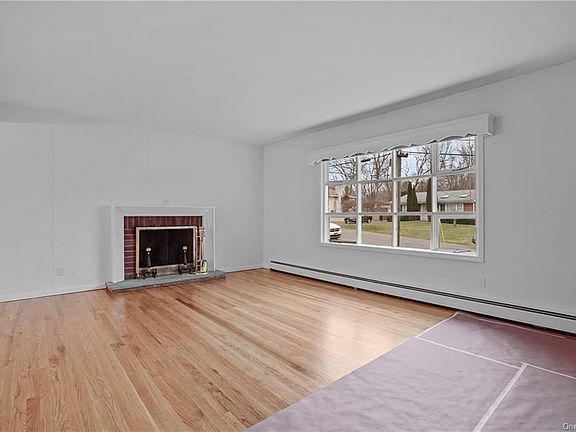 3rd image of 7 Crystal Ct