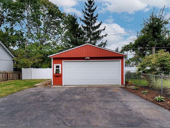 2nd image of 1484 Marlowe Ave
